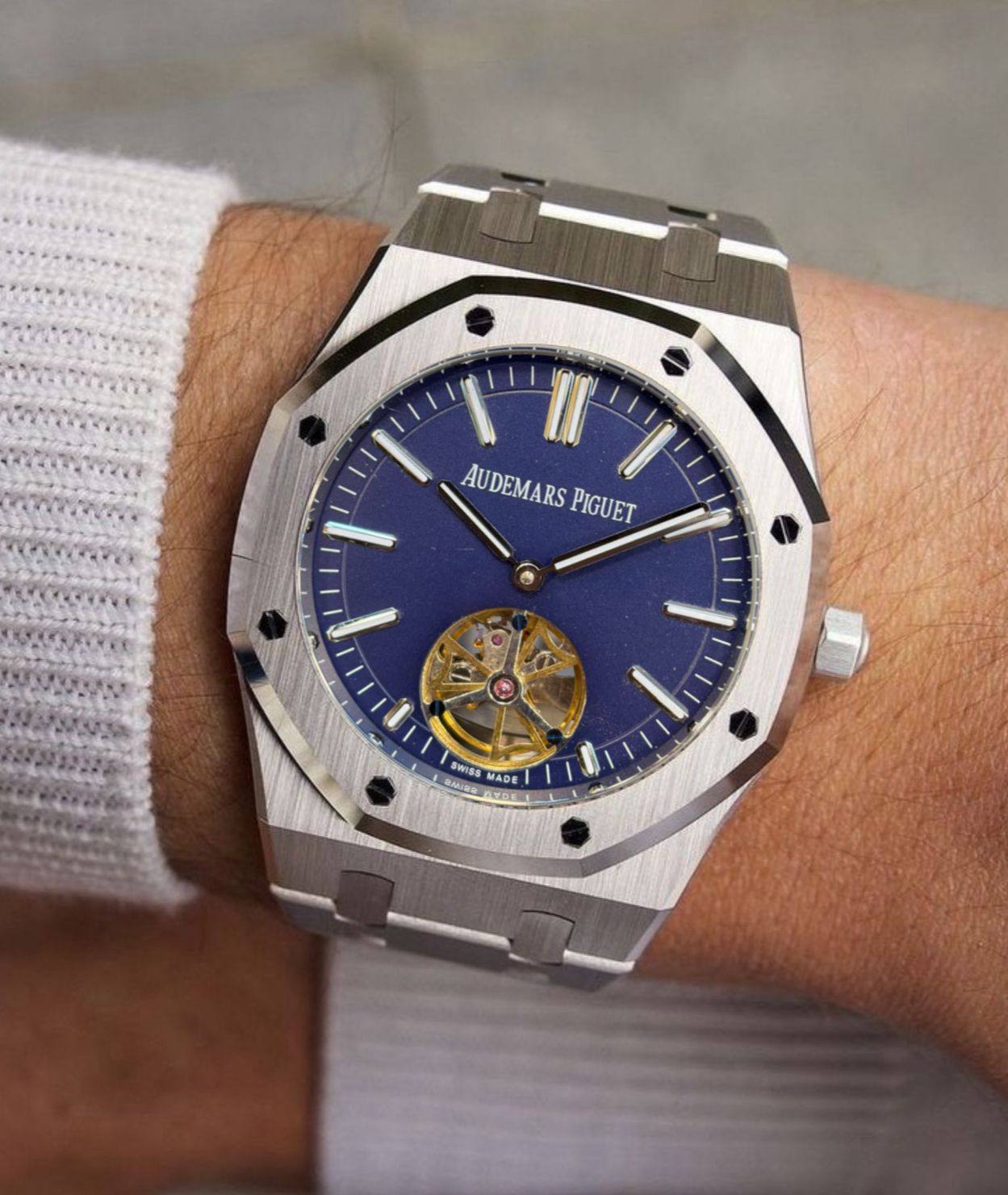 Ap watch for men good quality automatic 
350 dhs❤️💚❤️❤️

Zain59
♥️♥️♥️