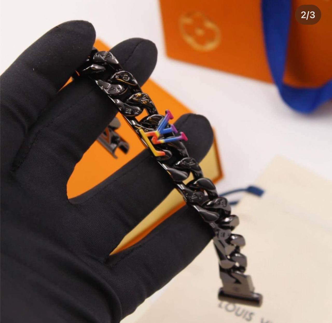 LV 
Master Bracelet 
90 dhs🪙🌨️

Zain32
♥️♥️♥️