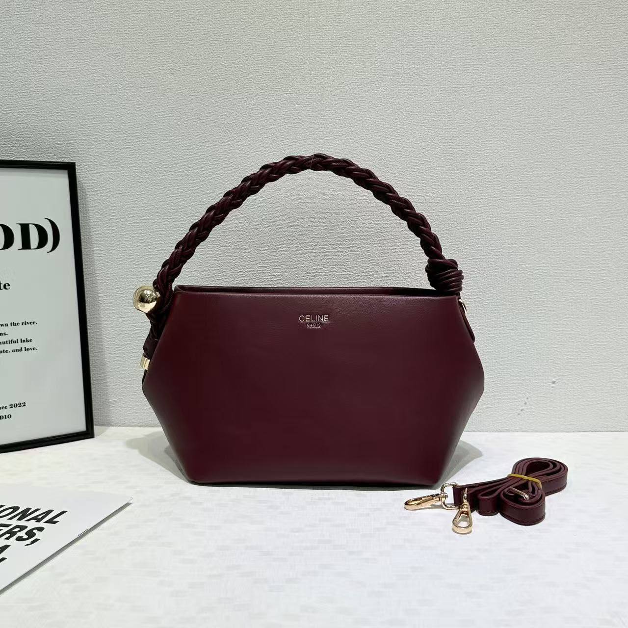 New arrived 
CELINE
110 dhs🇦🇪🇦🇪
Size 27 cm

Zain161
♥️♥️♥️