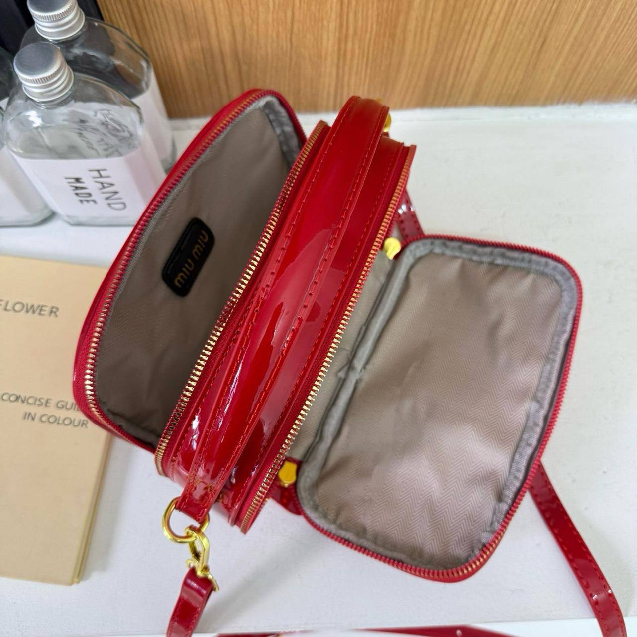 Miu Miu
20*11.5*8cm
50 dhs🪙💕

Zain17
♥️♥️♥️