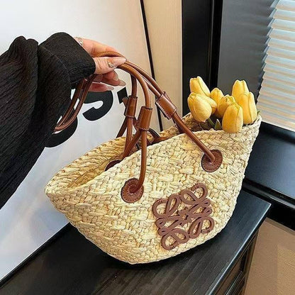 Loewe

36*20*12cm

60 dhs🗽

Zain17
♥️♥️♥️