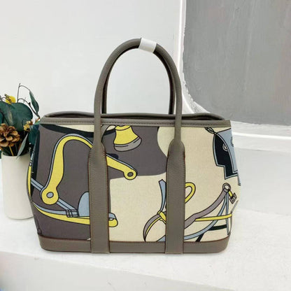 ETRO


120 dhs🇦🇪🇦🇪🇦🇪

size 38cm

Zain161
♥️♥️♥️