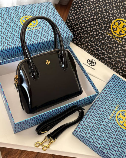 Tory burch 
23cmx17cmx10cm

90 dhs✅

with box
🎁🎁🎁

Zain72
♥️♥️♥️