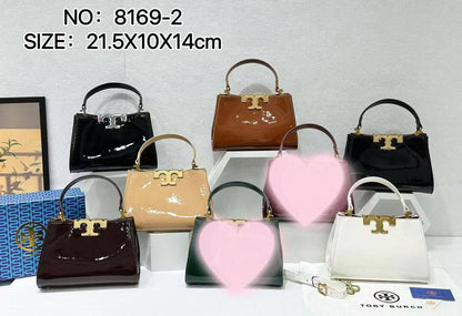 TORY BURCH
 NEW CAME GOOD QUALITY 
WITH BOX 
🎁🎁🎁

90 dhs✅

Zain39
♥️♥️♥️