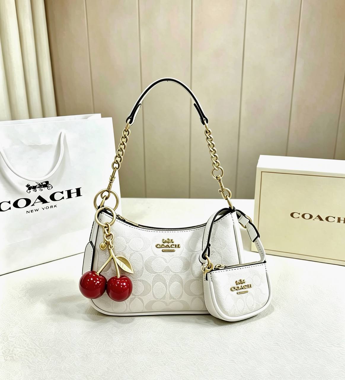 COACH 
GOOD QUALITY 
ONE SET 
WITH BOX 
120 dhs🇦🇪🇦🇪

Zain295
♥️♥️♥️