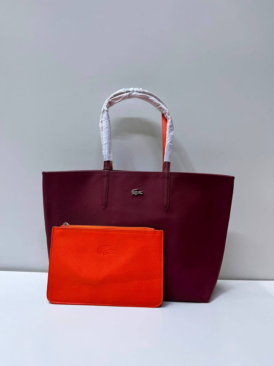 Lacoste 
75 dhs💓
size 47×13×28cm

Zain42
♥️♥️♥️