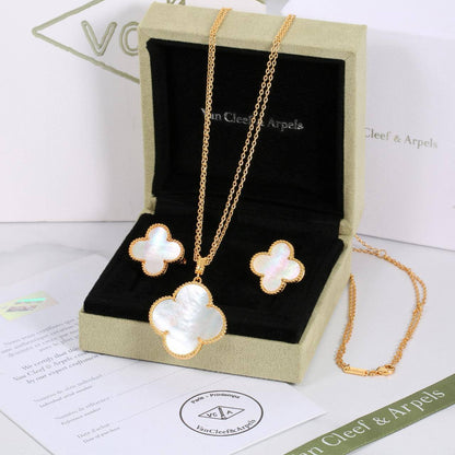 VANCLEAF 
NECKLACE LONG
EARRING BIG
MASTER💫✨

125 dhs🇦🇪🇦🇪

WITH BOX AND PAPER BAG🎁🛍️
Zain89
♥️♥️♥️