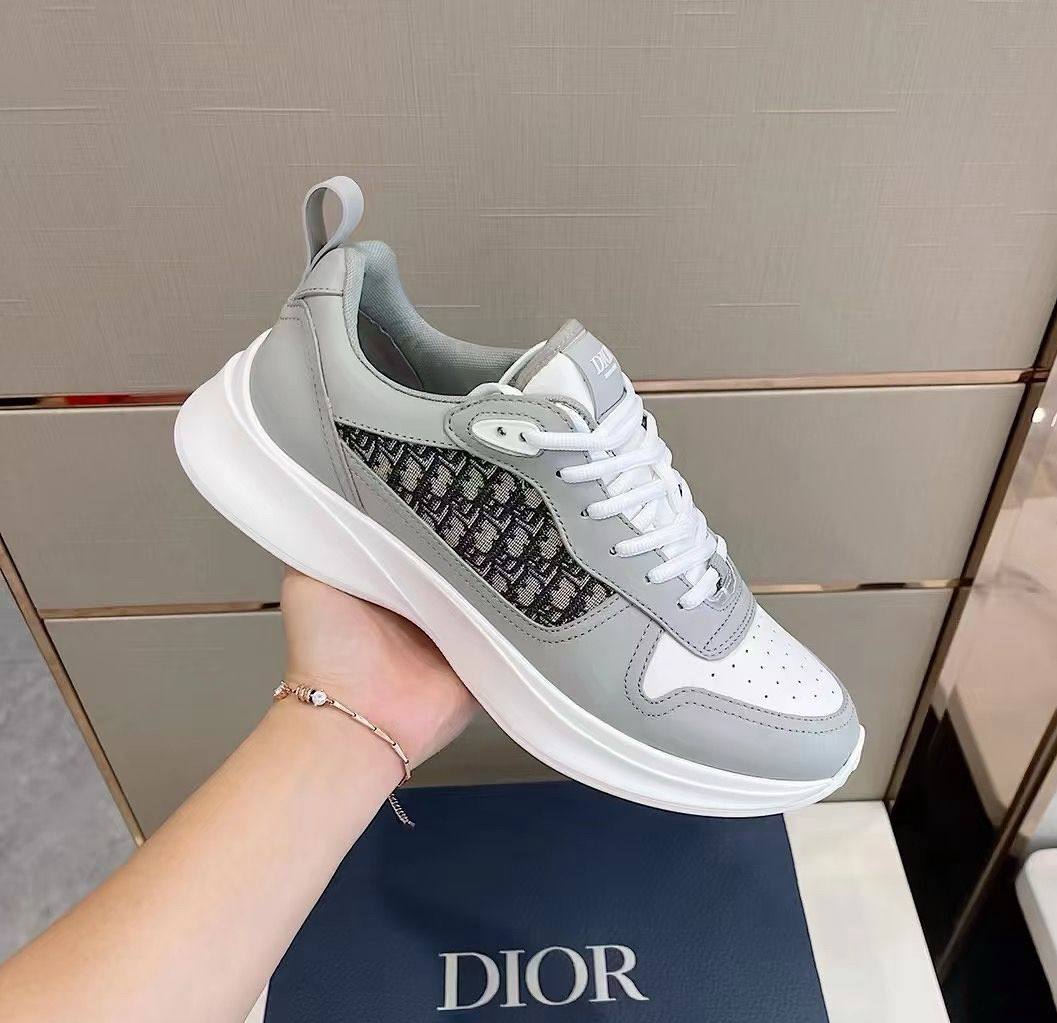 Dior
150 dhs✅
Broken Sizes

Zain241
♥️♥️♥️