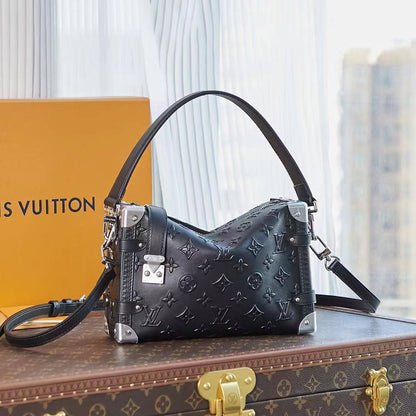 LV
SIZE 
23cm

With BOX
115 dhs🇦🇪🇦🇪🇦🇪

Zain244
♥️♥️♥️