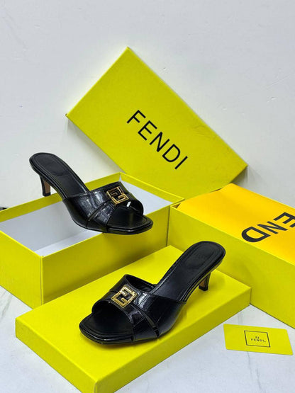 Fendi 5CM👡👡
High quality💯
Size 36-37-38-39-40-41

110 dhs🇦🇪🇦🇪

Zain21
♥️♥️♥️