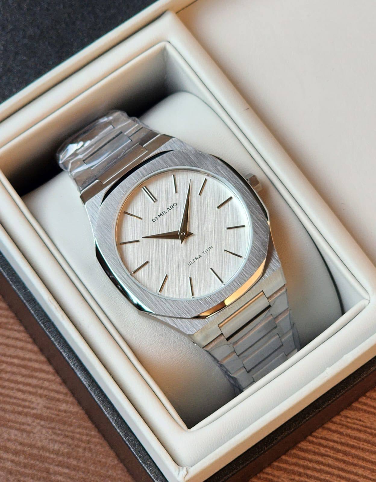 D1 Milano watch for men 
good quality 
260 dhs❣️

Zain59
♥️♥️♥️