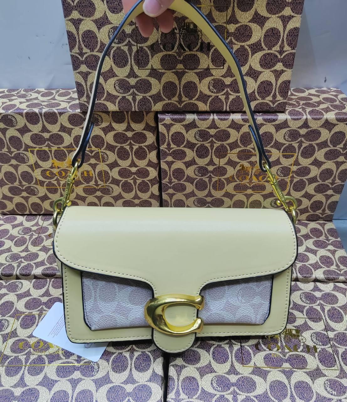 Coach

withbox 
🎁🎁🎁

100 dhs💓

Zain143
♥️♥️♥️