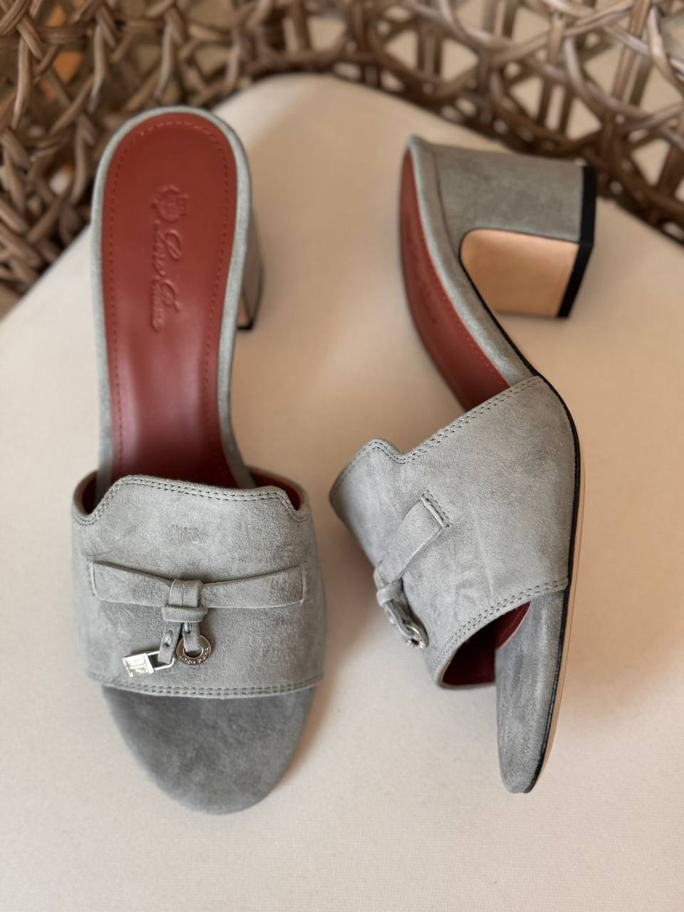 LORO PIANA 🩵
Size: 36 to 41
Super master quality
450 dhs✅

Zain198
♥️♥️♥️