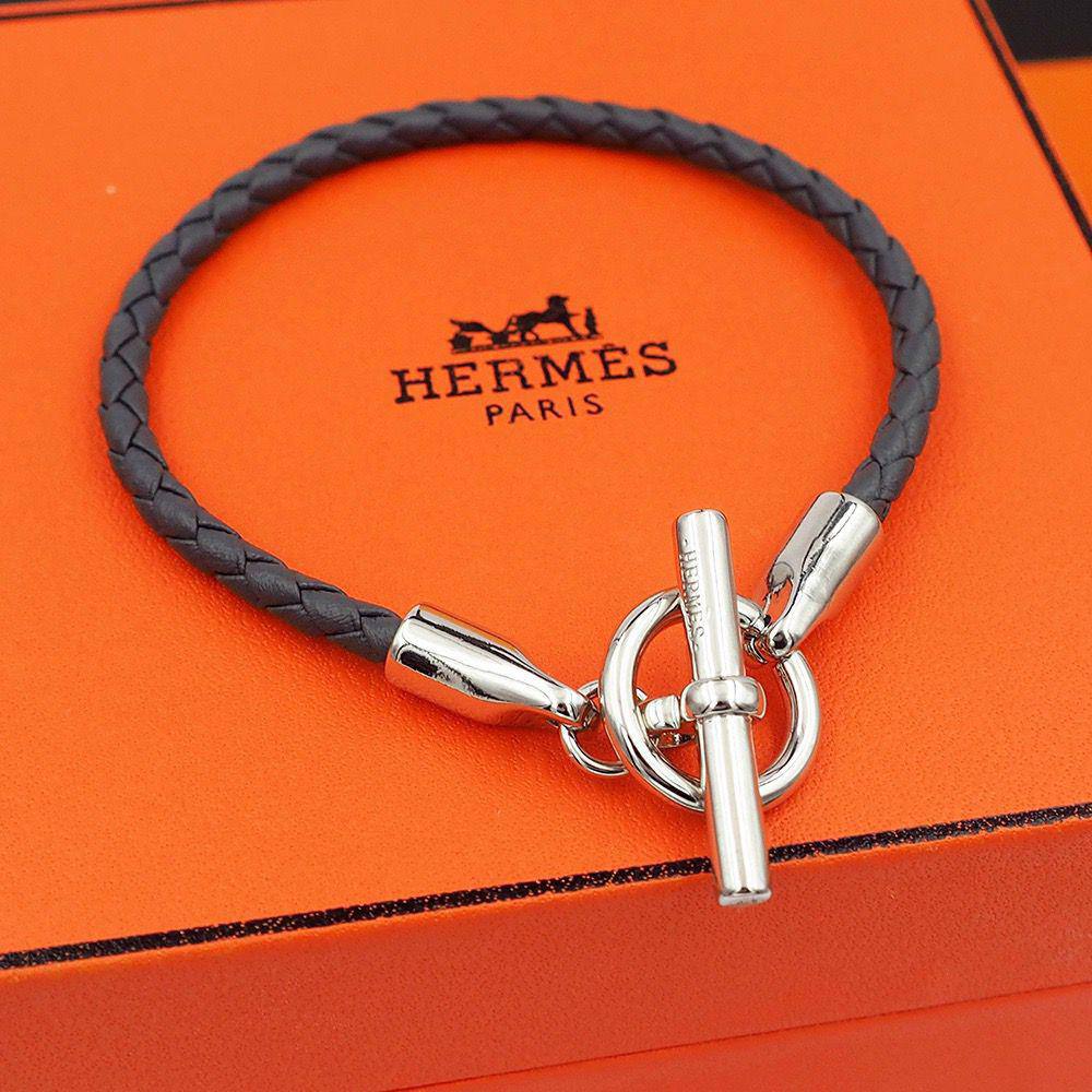 HERMES
___HANDBAND___🍃
*MASTER*🍃💕
With normal box 🛍️
55 dhs✅
With master box 🛍️
70 dhs✅

Zain263
♥️♥️♥️