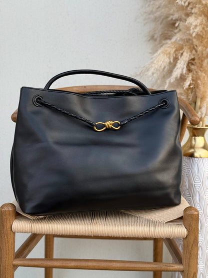 BOTTEGA VENETA
42cm
510 dhs✅
Top quality

Zain167
♥️♥️♥️