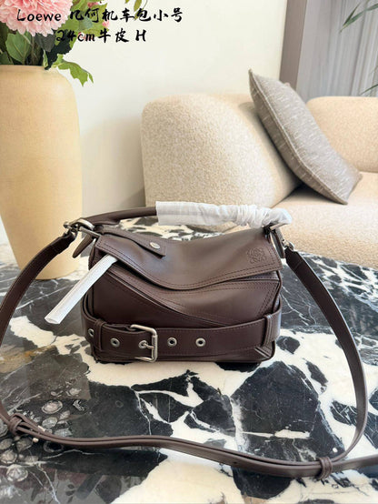 Loewe - Chanel
Master Bags +++
For Price 👇 WTSP Text Zain 0568585901

Zain142
♥️♥️♥️