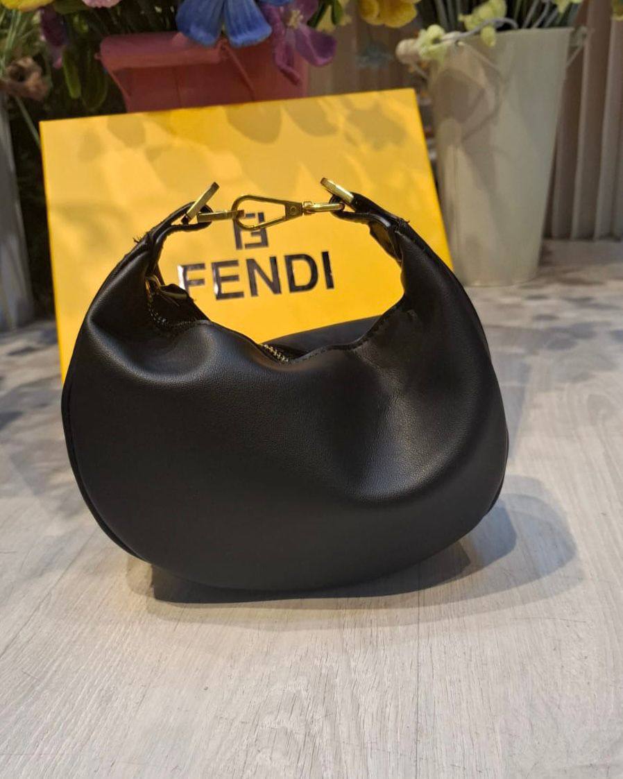 Fendi
Fendi Mini Fendigraphy

20cm
95 dhs💚❤️❤️💚

with BOX
🎁🎁🎁

Zain254
♥️♥️♥️