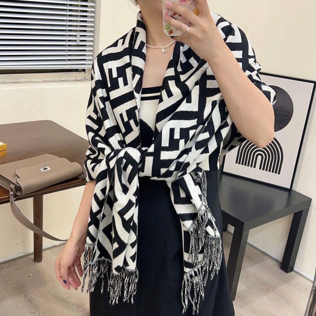 Coming new stock
Winter scarf 
45 dhs🪙🌨️

Zain93
♥️♥️♥️