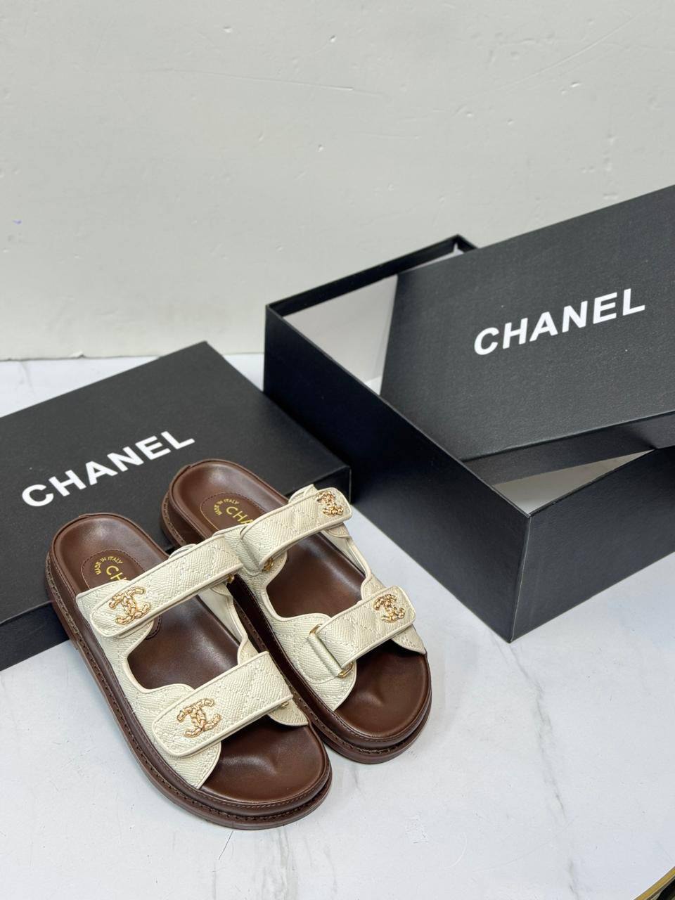 Chanel
💯high quality
Size 36-37-38-39-40-41

110 dhs💓

Zain21
♥️♥️♥️