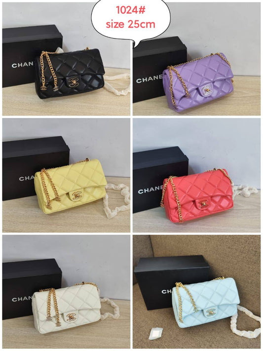 Chanel
80 dhs🪙💕
high quality 

with box  
🎁🎁🎁
23cm

Zain26
♥️♥️♥️