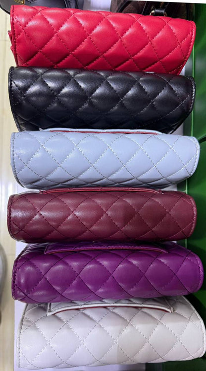 CHANEL 
GOOD QUALITY 
WITH BOX 
🎁🎁🎁
100 dhs✅

Zain295
♥️♥️♥️