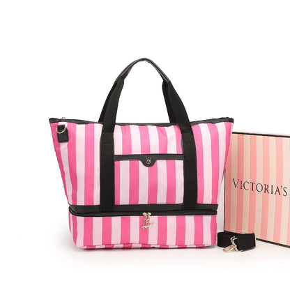 Victoria's Secret 

travelling bag 
new came 
big size
 good quality 
105 dhs🇦🇪🇦🇪

Zain295
♥️♥️♥️