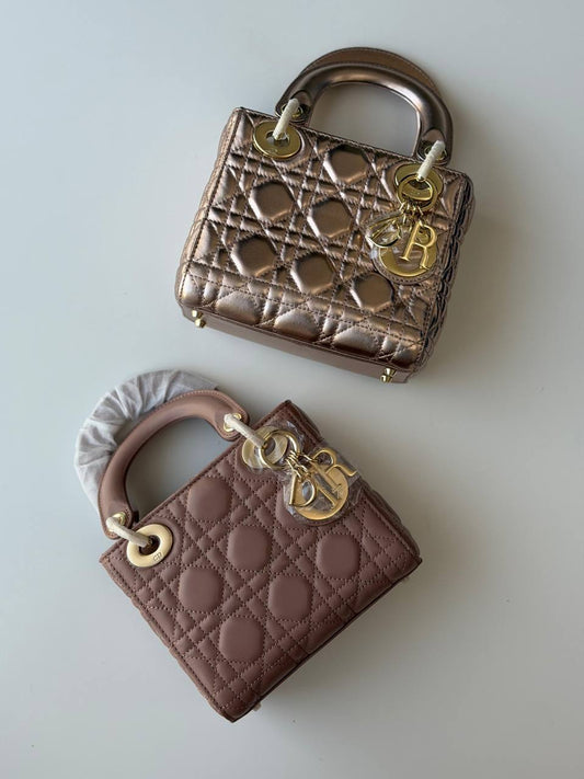 𝑵𝒆𝒘 𝑪𝒐𝒍𝒍𝒆𝒄𝒕𝒊𝒐𝒏
𝑫𝒊𝒐𝒓
𝑽𝒊𝒑 𝑸𝒖𝒂𝒍𝒊𝒕𝒚
17𝒄𝒎
850 dhs🇦🇪

Zain257
♥️♥️♥️