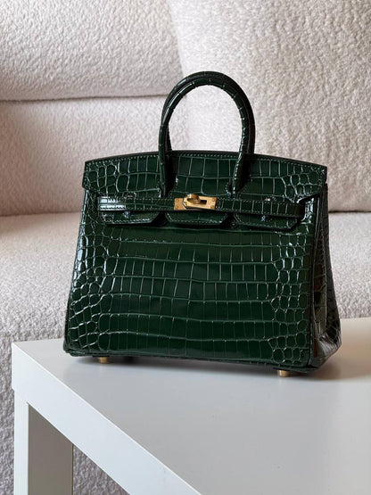Hermes birkin croc 25cm💕master quality😍


with box❤️
🎁🎁🎁

780 dhs🪙🌨️

Zain52
♥️♥️♥️