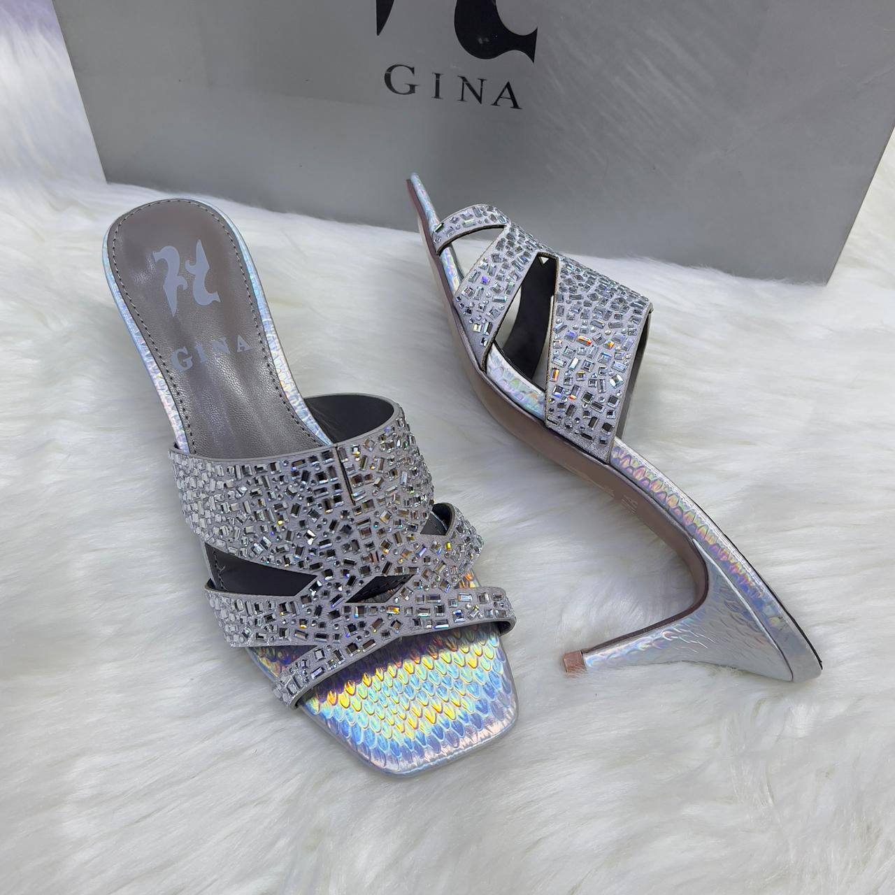 GINA 
140 dhs🇦🇪
Size 36-41 

Zain88
♥️♥️♥️