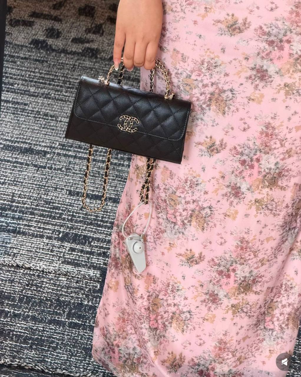Chanel
105 dhs🇦🇪🇦🇪
good-quality with box 

Zain35
♥️♥️♥️