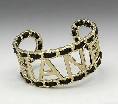 55 dhs💓 Bangle
Master CHANEL
WITH BOX AND PAPER BAG 🎁🛍️

Zain89
♥️♥️♥️