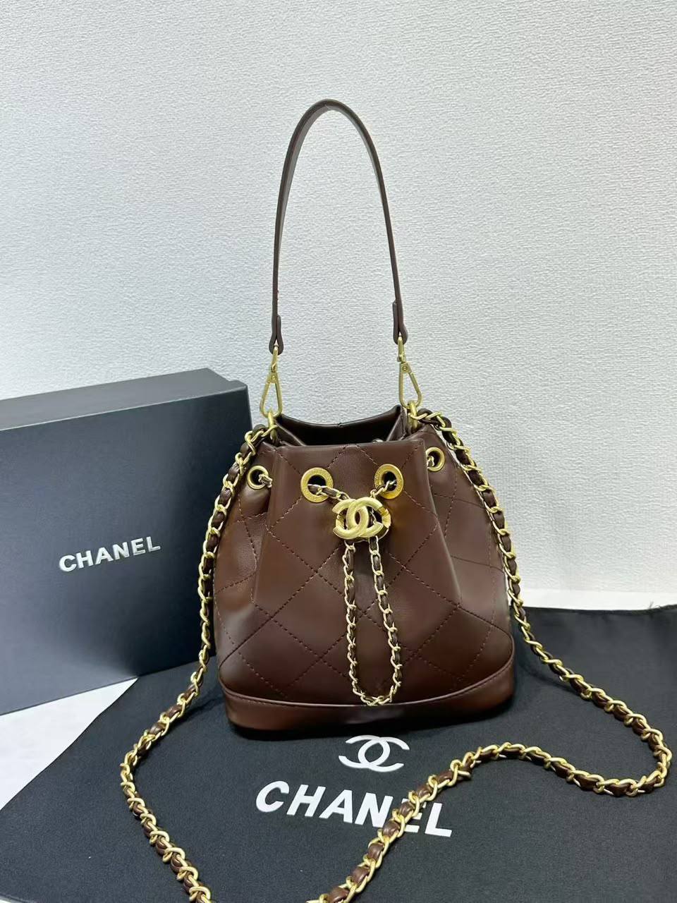Chanel
with box
110 dhs🇦🇪🇦🇪

Zain143
♥️♥️♥️