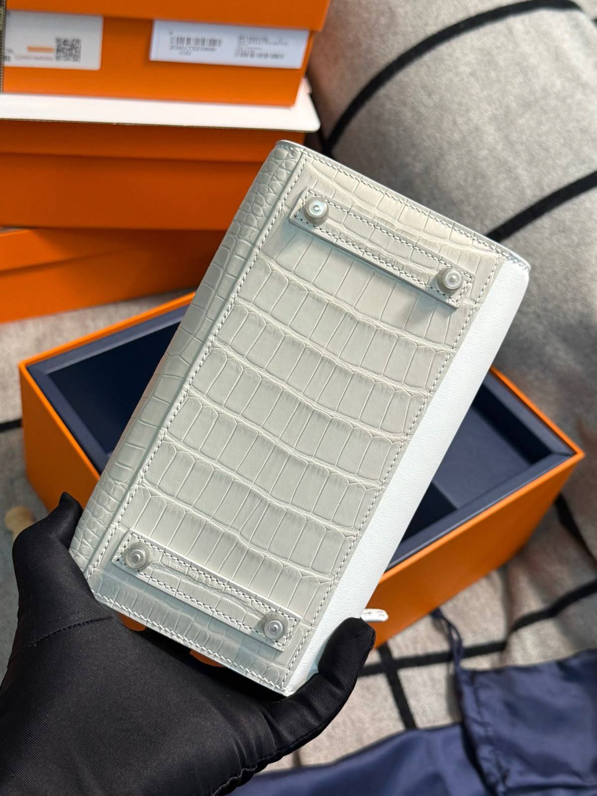 Hermes

Birkin Faubourg 20

Size:10 x 16 x 20cm
white🤍

For Price 👇 WhatsApp✅
0568585901 
0507557372
0552275751 Owner Zain 👌

Zain325 
♥️♥️♥️