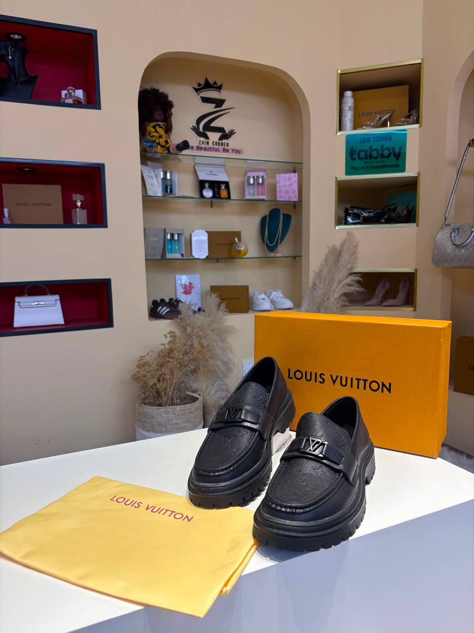 LV
190 dhs🇦🇪🇦🇪

Zain120
♥️♥️♥️