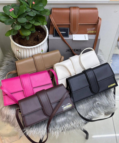 JACQUEMUS
SIZE  ………28CM 🥰
100 dhs❣️

with BOX🌷
🎁🎁🎁

Zain244
♥️♥️♥️