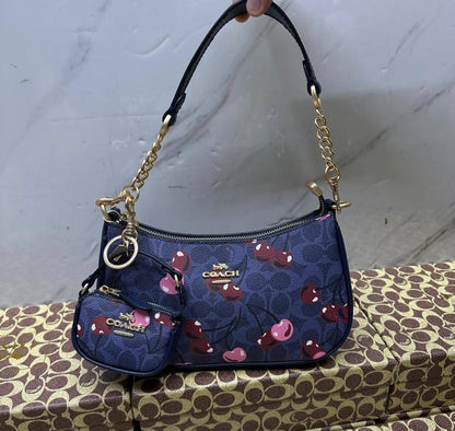 Coach

with box
🎁🎁🎁

95 dhs🪙🌨️

Zain143
♥️♥️♥️