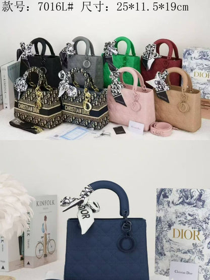 Dior
100 dhs🪙💕
size：24cm
Good quality 
with box
🎁🎁🎁

Zain35
♥️♥️♥️