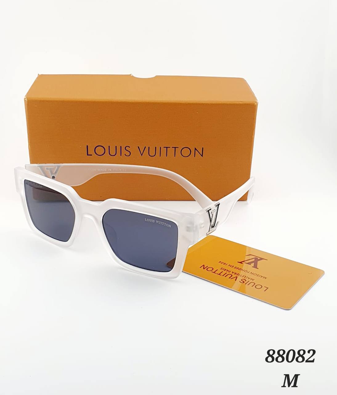 LV Sunglasses
65 dhs✅

with box
🎁🎁🎁

Zain182
♥️♥️♥️