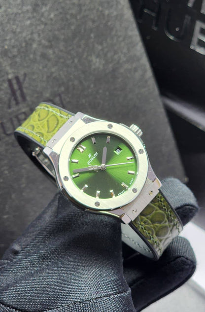 Hublot watch for ladies 
good quality 
290 dhs🪙💕

Zain59
♥️♥️♥️