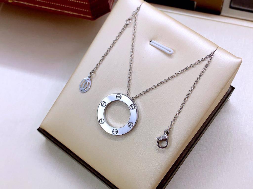 CARTIER  NECKLACE
MASTER💫✨
60 DHS✅
WITH BOX AND PAPER BAG🛍️🎁

Zain89
♥️♥️♥️