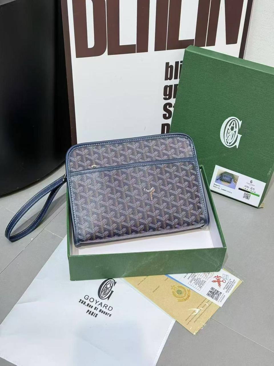 🌈 Goyard Clutch
1️⃣ First quality +🎁
Size : 25 * 21 cm
80 dhs❤️
with box 🎁

Zain115
♥️♥️♥️