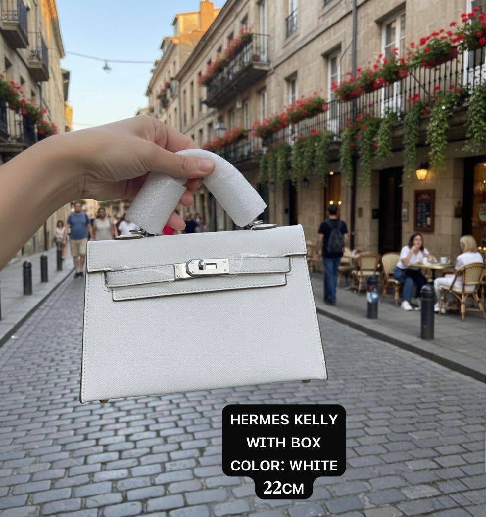 Hermes ᴋᴇʟʟʏ ʙᴀɢ  
silver hardware💓

ᴡɪᴛʜ ʙᴏx 
🎁🎁🎁

ʟᴇᴀᴛʜᴇʀ 
sɪᴢᴇ:22ᴄᴍ 
90 dhs✅

Zain56
♥️♥️♥️