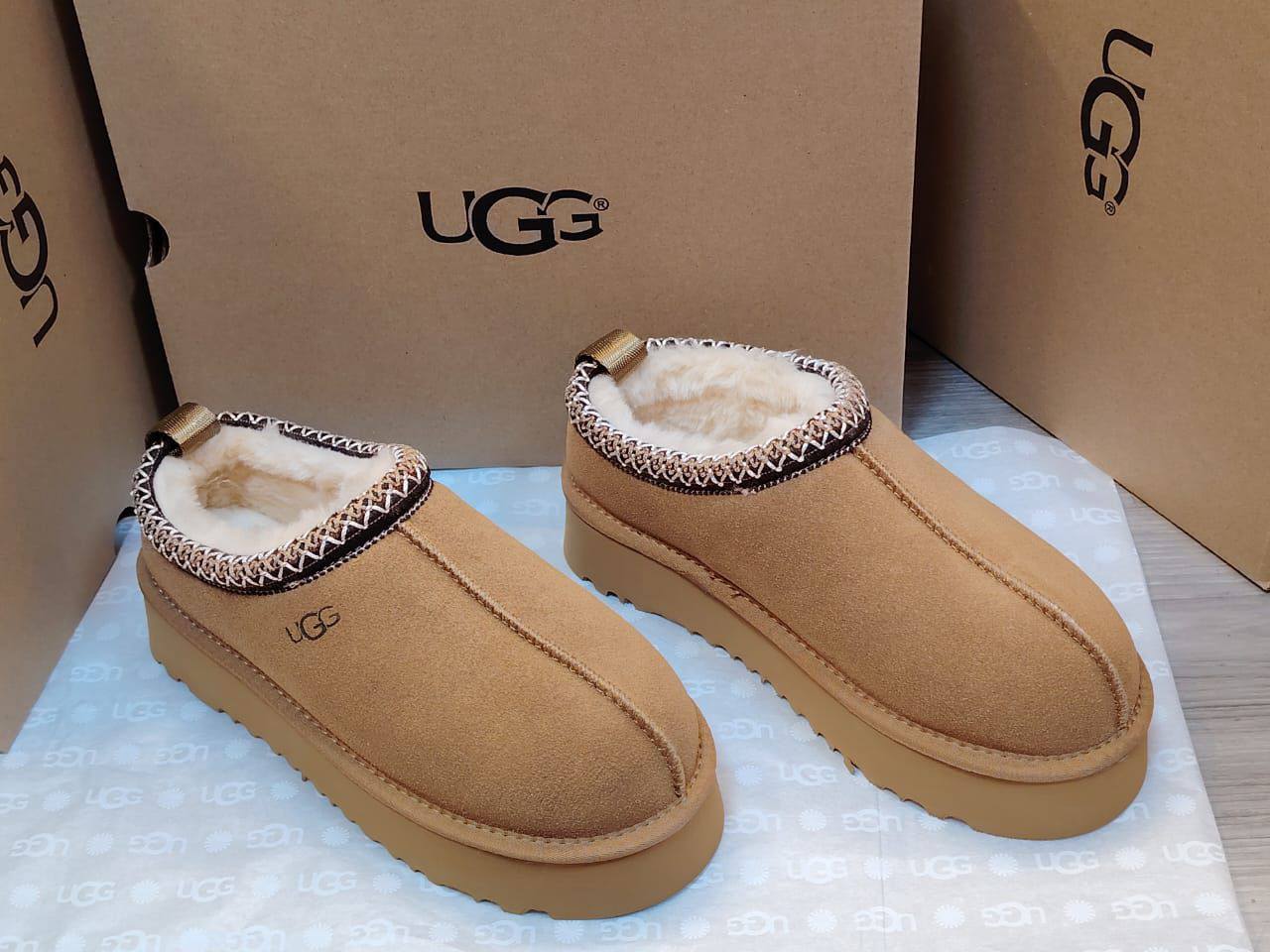 Ugg  New Arrived, 
Size 36 To 41
130 dhs🪙🌨️

Zain120
♥️♥️♥️