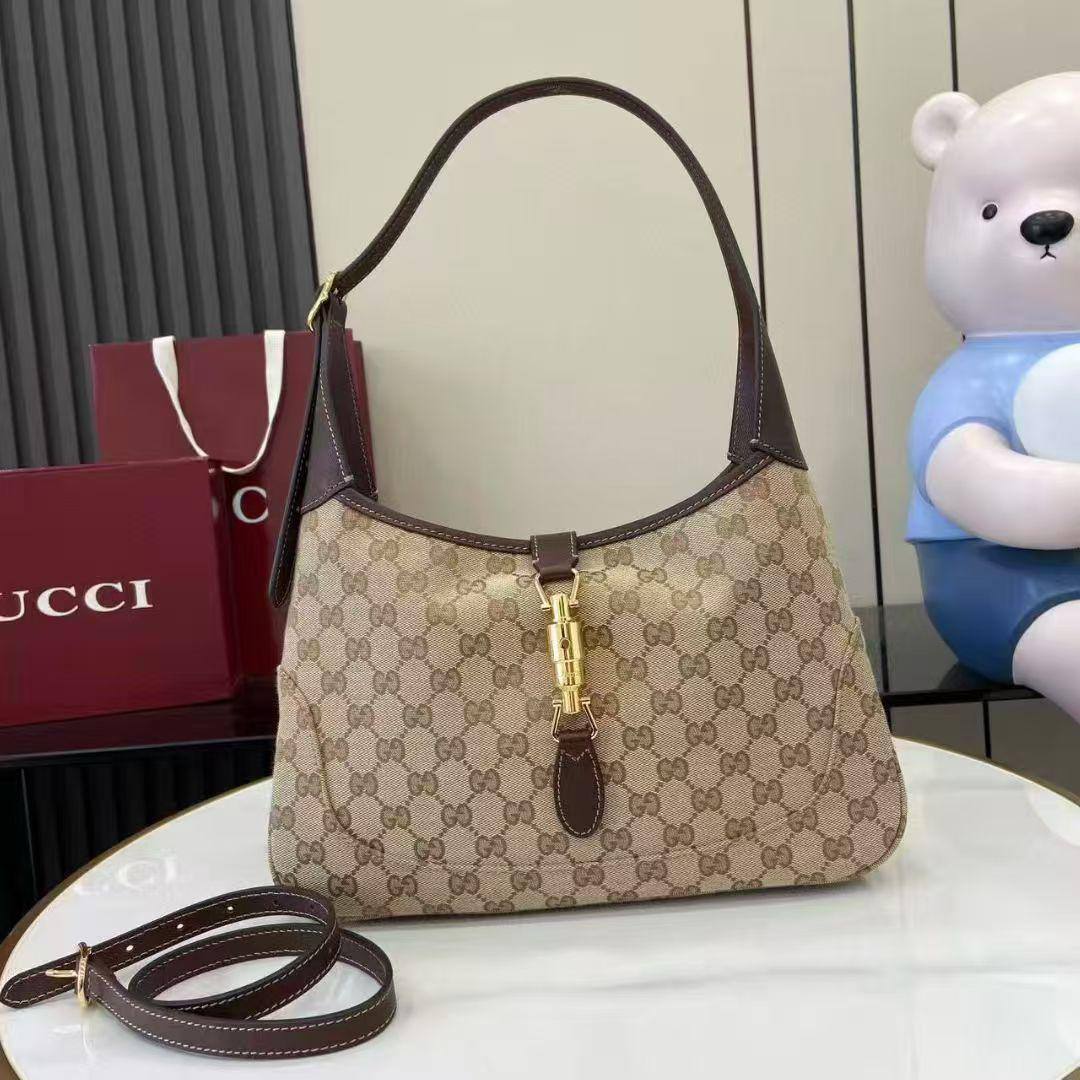 Gucci
Master 
260 dhs❣️

Zain153
♥️♥️♥️