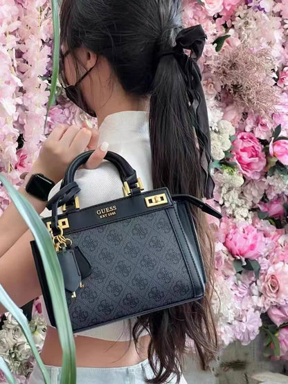 Guess
95 dhs🪙💕
high quality

Zain26
♥️♥️♥️