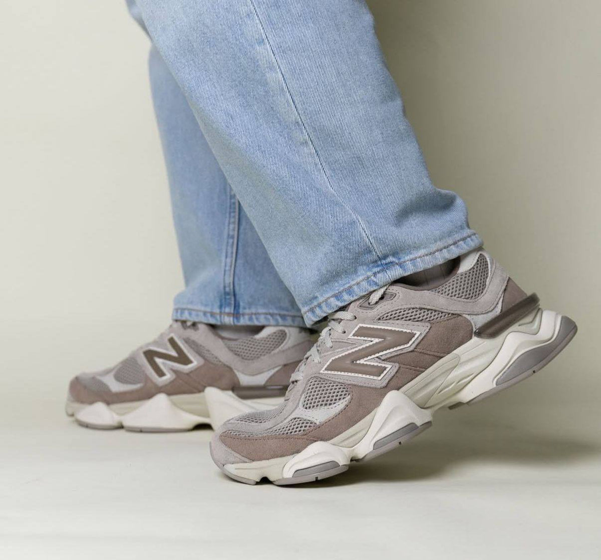New balance U9060ERC Medium moyen, 
size 36 to 45, 
280 dhs🪙💕

Zain196
♥️♥️♥️