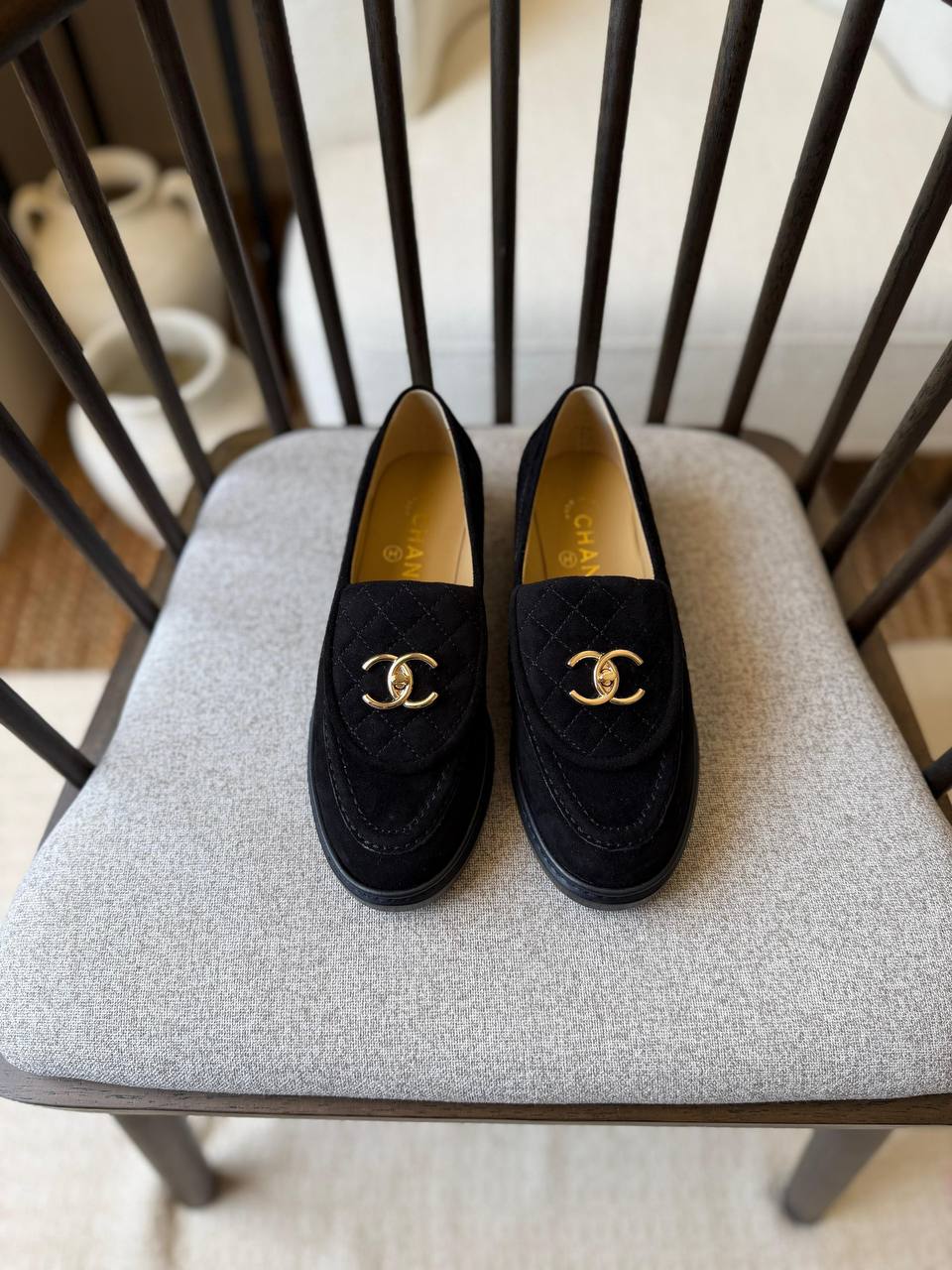 Chanel 
𝑨𝑨𝑨 𝑸𝒖𝒂𝒍𝒊𝒕𝒚
𝑺𝒊𝒛𝒆 𝟑5 𝒕𝒐 𝟒2 
450 dhs✅

Zain281
♥️♥️♥️