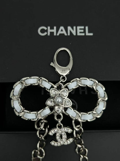 Key Chain 
Master quality 💯
With normal boxes 🗃️ 
50 dhs💓
With master box 📦 
65 dhs💓

Zain216
♥️♥️♥️