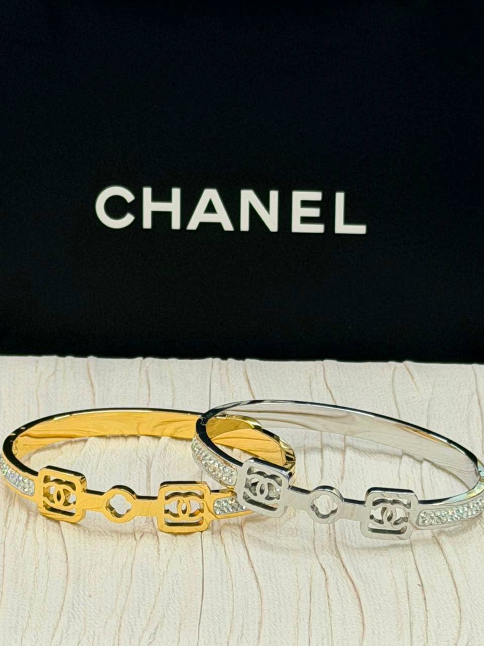 Stainless steel🍁 

Bangle ✨

 Non turnish💕

20 dhs🇦🇪🇦🇪

Zain263
♥️♥️♥️