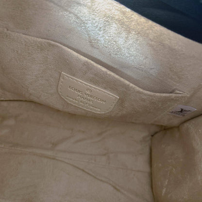 LV
25 cm
65 dhs✅

Zain17
♥️♥️♥️